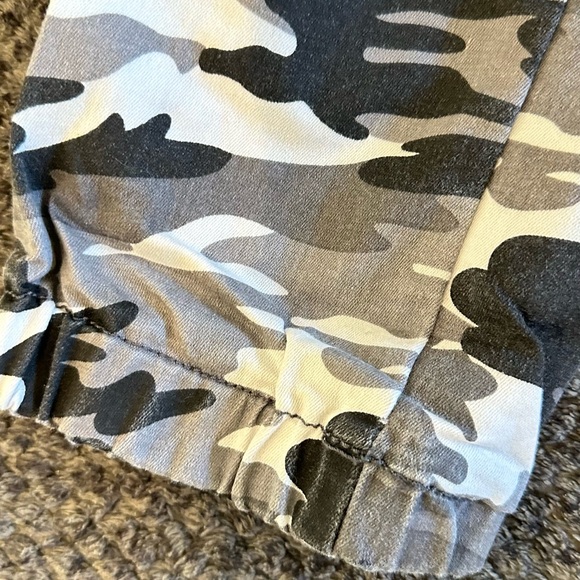 VIP jeans brand pants.  Size 13/31. EUC - Picture 4 of 5